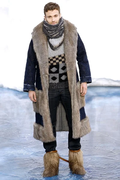 Look 30